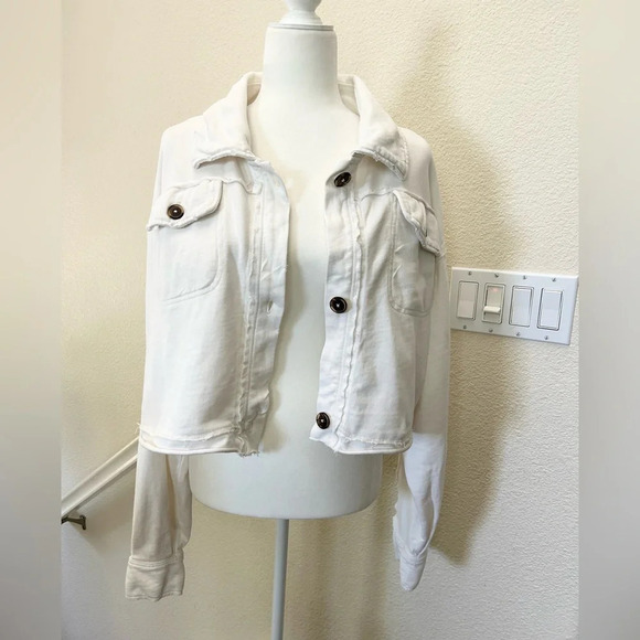 Free People Women's White & Cream Cropped Jacket size S excellent cond oversized - Picture 1 of 10